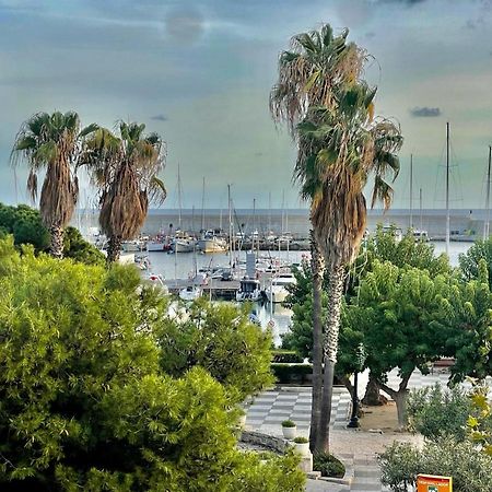 Seahomes Vacations - Nautic Maritime Apt Бланес Экстерьер фото
